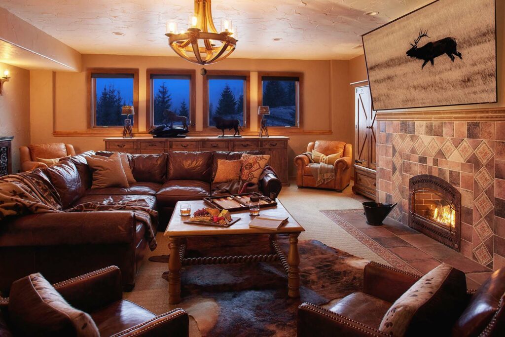 Wagonhound Reid Creek Lodge Living nRoom